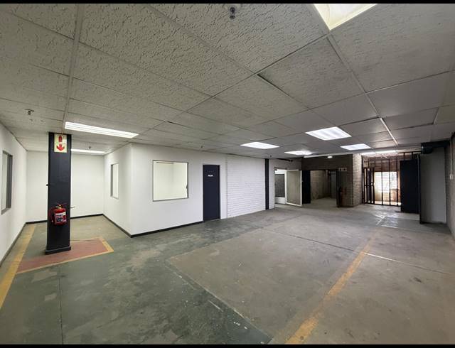 676M² WAREHOUSE TO LET IN VORNA VALLEY